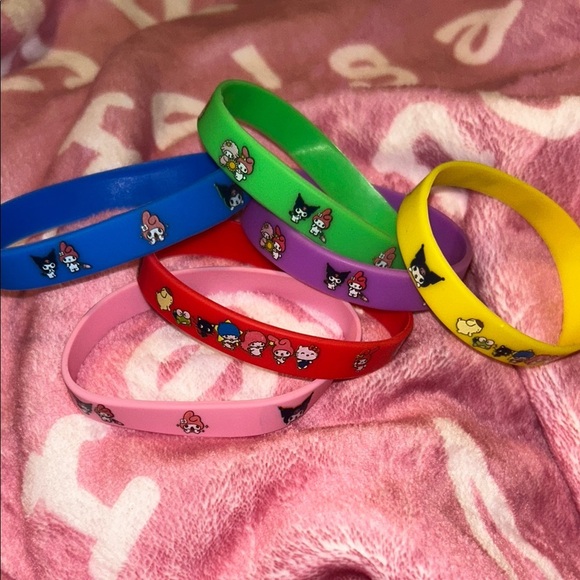 SANRIO CHARACTER COLORFUL RUBBER BAND SILICONE BRACELETS HELLO KITTY MY MELODY - Picture 3 of 4